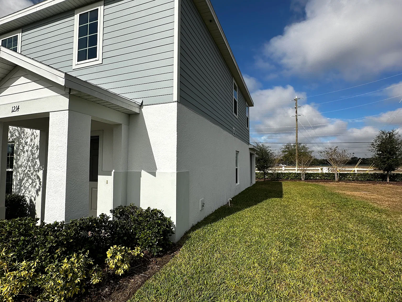 4 bed, 1902 sqft, $2,200 — Photo 2