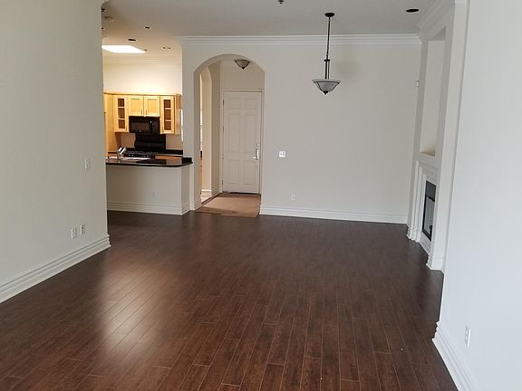 3rd image of 12745 Moorpark St APT 314