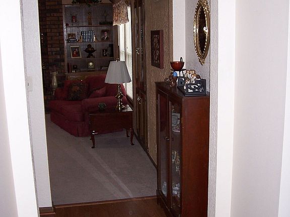 entry to living rm