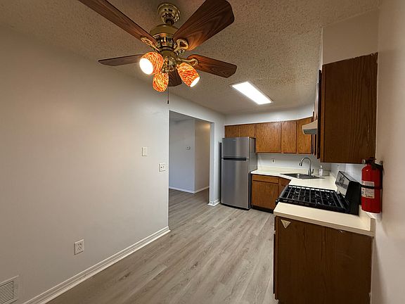 4th image of 163 Sussex Pl #163