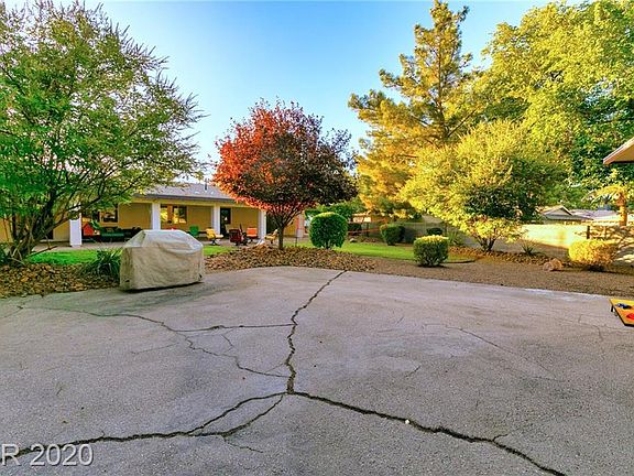 5th image of 221 Campbell Dr