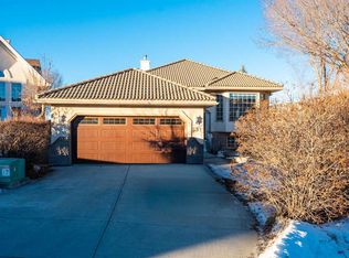 531 E Sierra Morena Ct SW, Calgary, AB T3H3C2