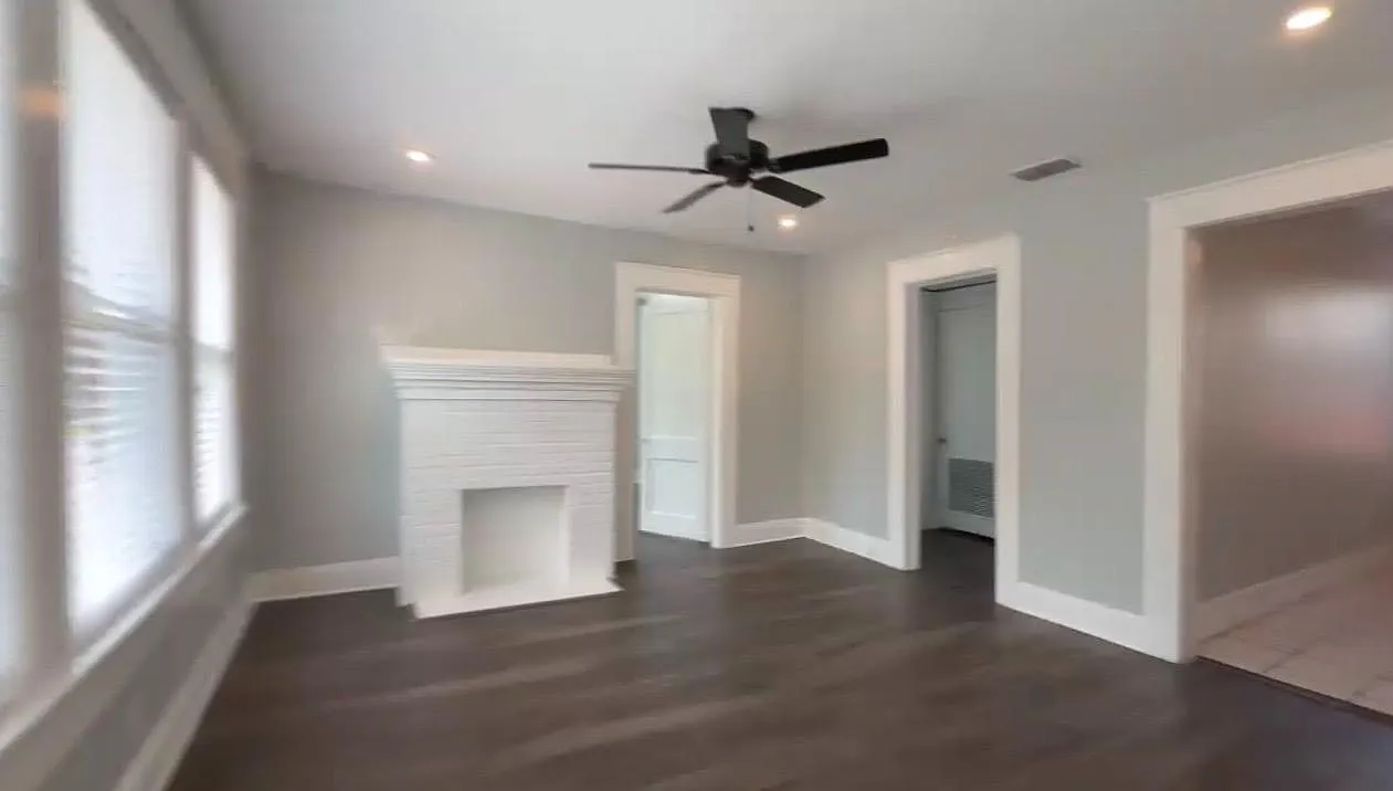 3107 South Esperanza Ave - Apt 3 — Photo 1