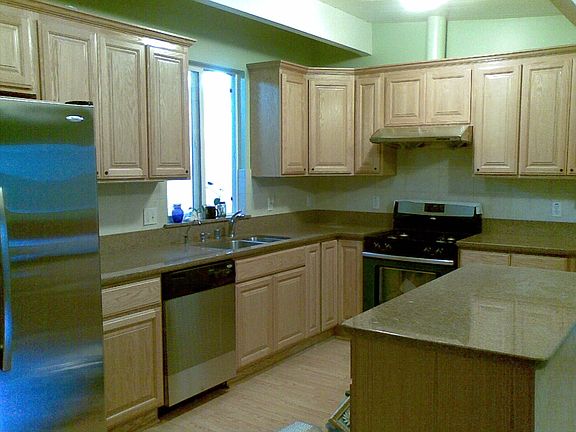 3rd image of 3908 Grove Ave