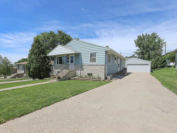 2214 E Ave E, Bismarck, ND 58501