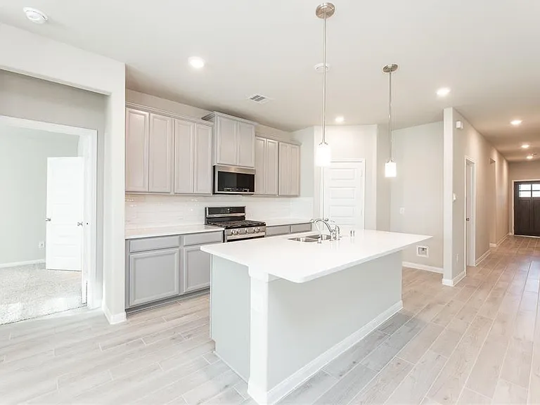 7214 Toluca Dr — Photo 11