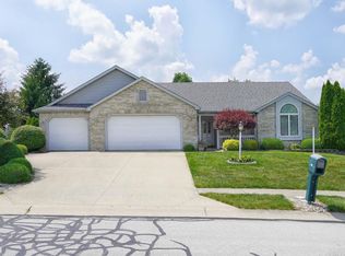 1670 E Ravenwood Ln, Columbia City, IN 46725