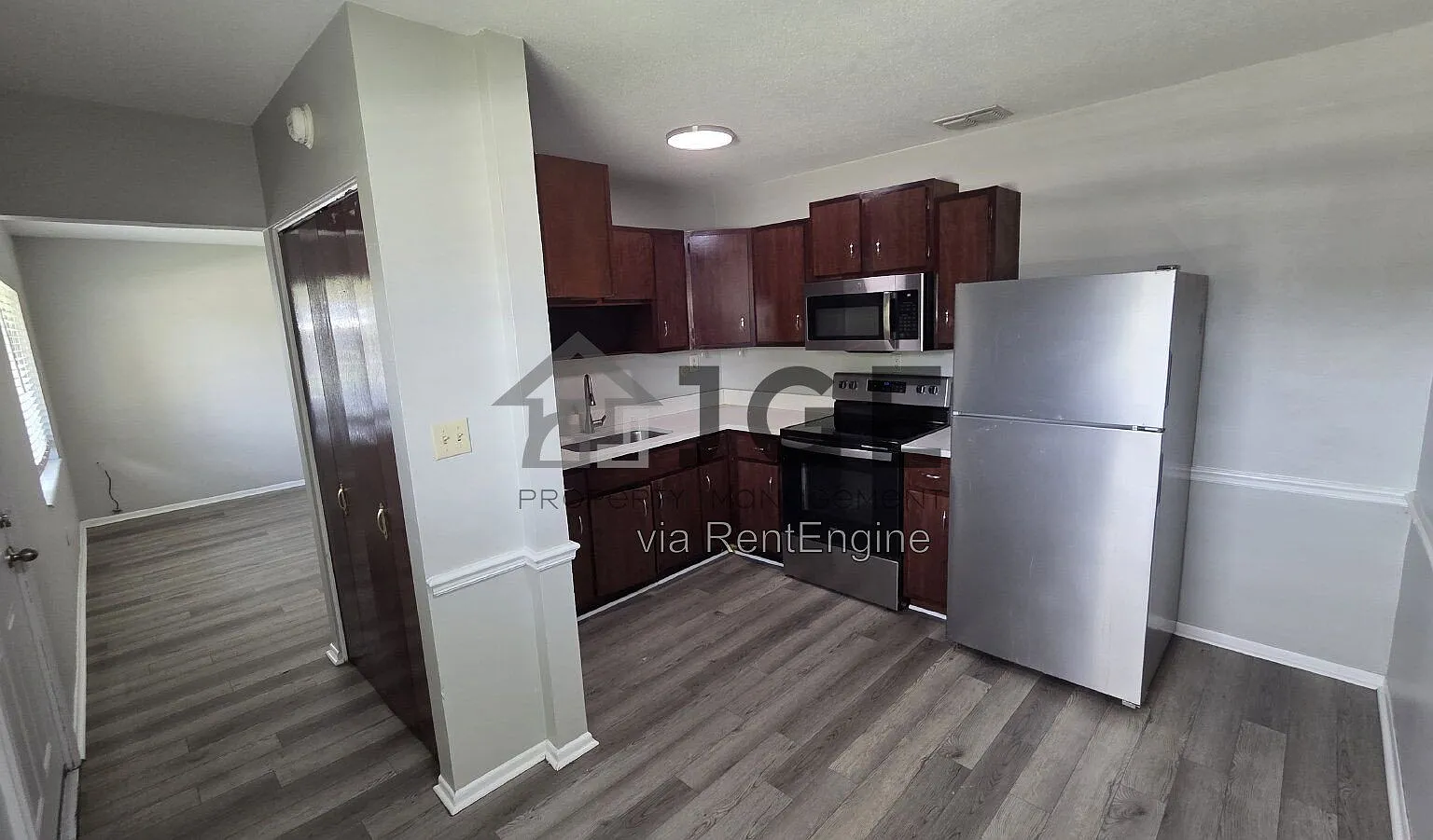 2 bed, 1.0 bath, $1,350 — Photo 2