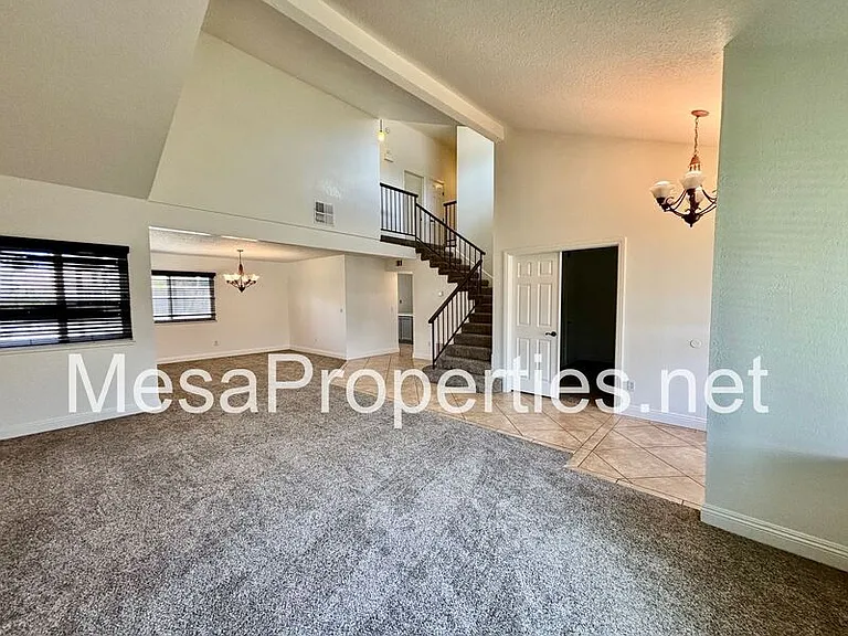2378 N Sycamore Ave — Photo 2