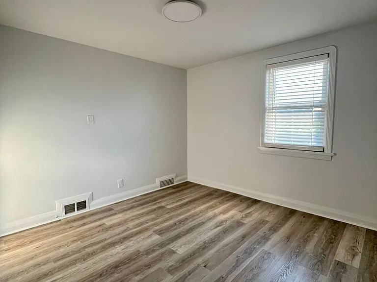 354 Kane Ave #UPPER — Photo 14