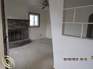 5th image of 24908 Wilmot Ave