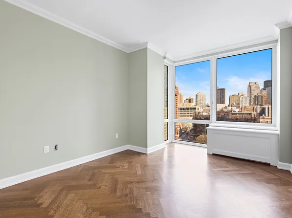 80 Riverside Boulevard image 9 of 15