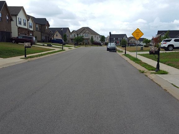 4th image of 895 Isaac Dr