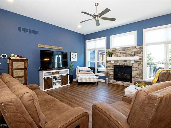 4th image of 1496 Logan Ln