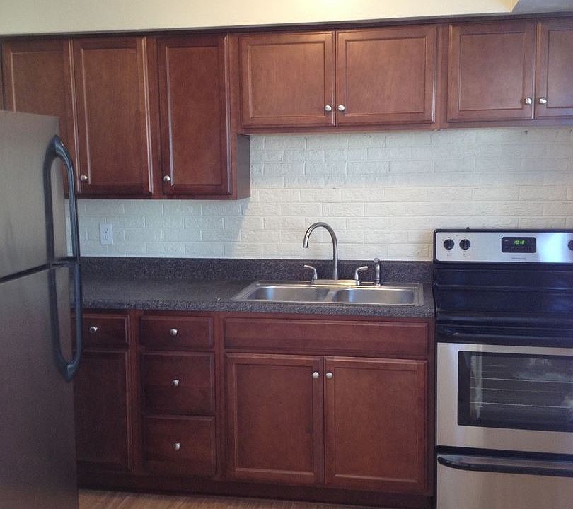 2nd image of 4060 Forest Hill Ave APT P