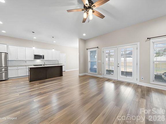 3rd image of 1055 Coppergate Dr