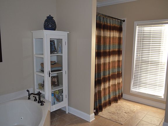 2nd image of 60 Crickett Ln