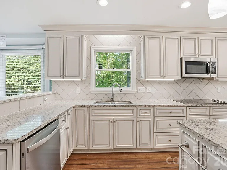 301 Sardis Rd N — Photo 9