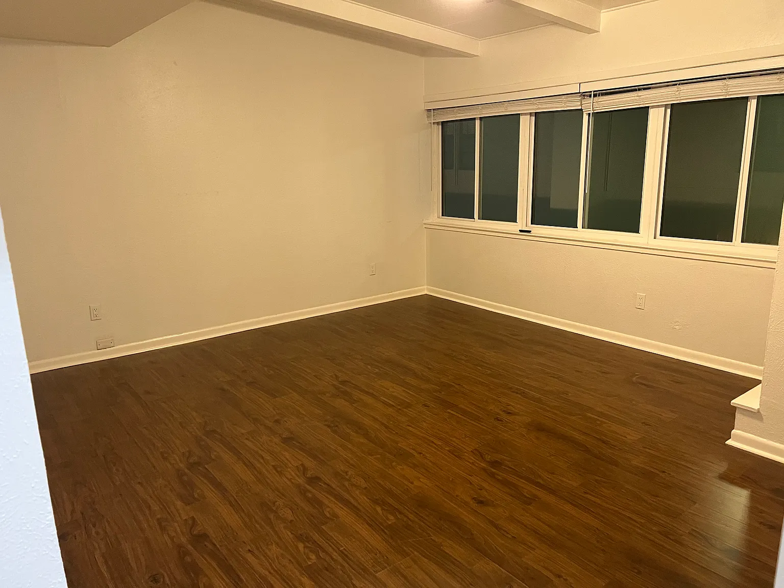 2 bed, 1.5 bath, 1140 sqft, $2,100 — Photo 2