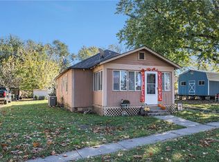 239 SE 3rd St, Hardin, MO 64035