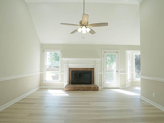 5th image of 400 Knolls View Dr