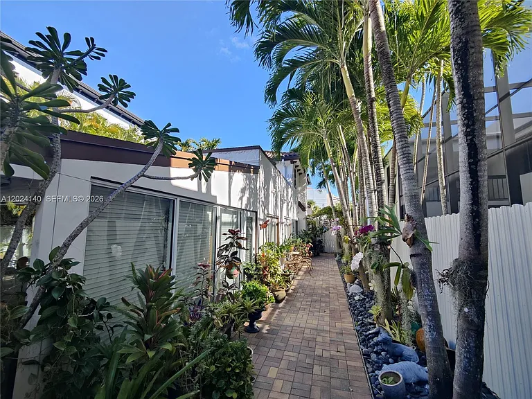 1823 S Bayshore Ln — Photo 38