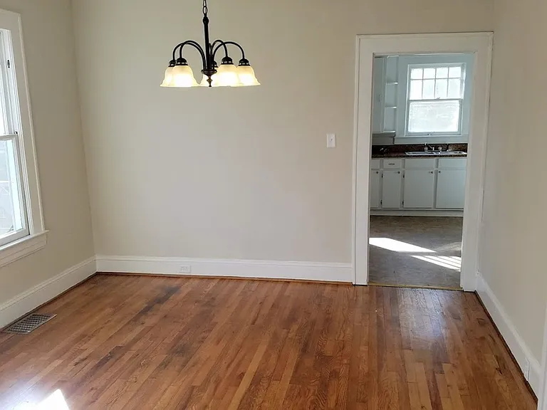 2372 Greenway Ave — Photo 14