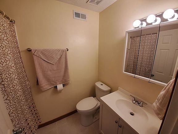 4th image of 3228 Southwest Dr