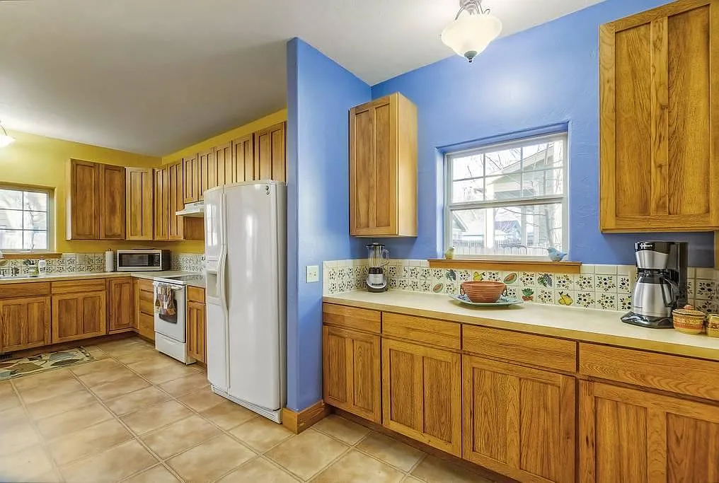 3 bed, 3319 sqft, $2,995 — Photo 4