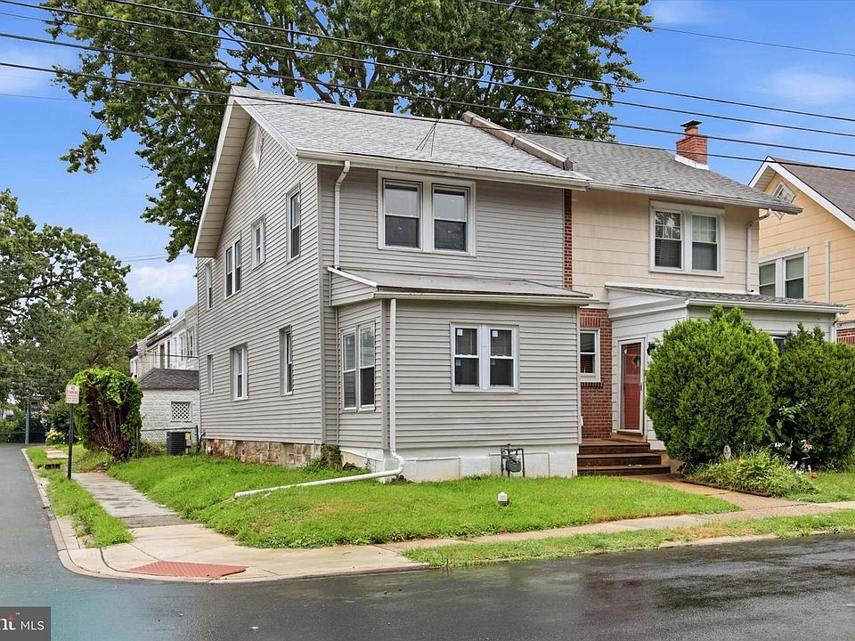 1st image of 216 Woodlawn Ave