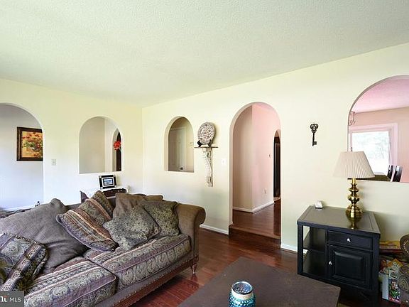3rd image of 15082 Barkwood Dr