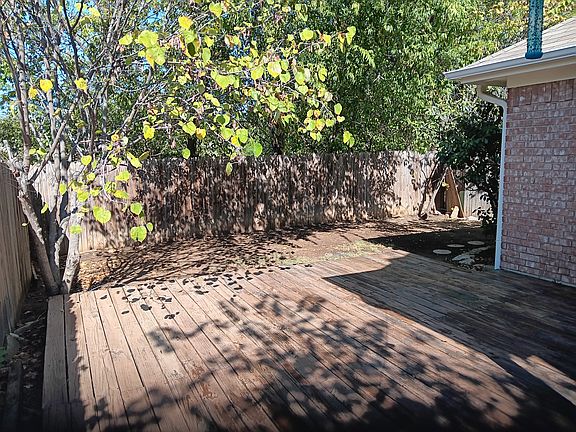 2nd image of 1911 Lee Dr