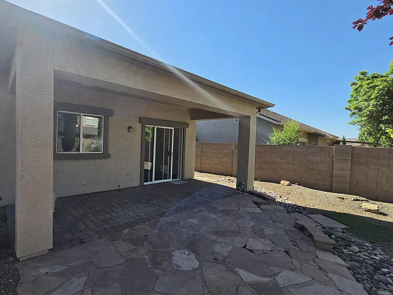 556 N Robles St — Photo 19