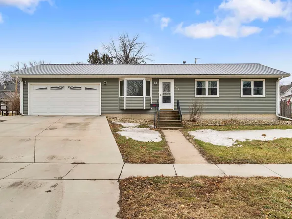 108 Clark St, Reinbeck, IA 50669