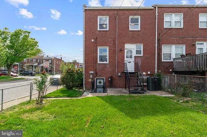 Building Photo - 1501 N Ellwood Ave