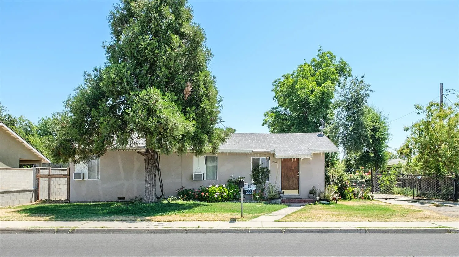 216 S Sunset Ave photo 1