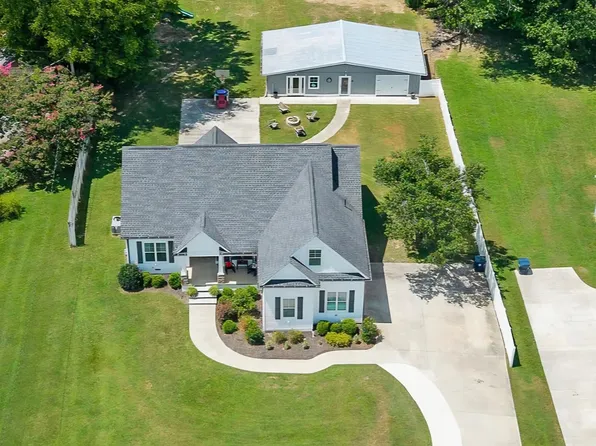 713 S College St, Smithville, TN 37166