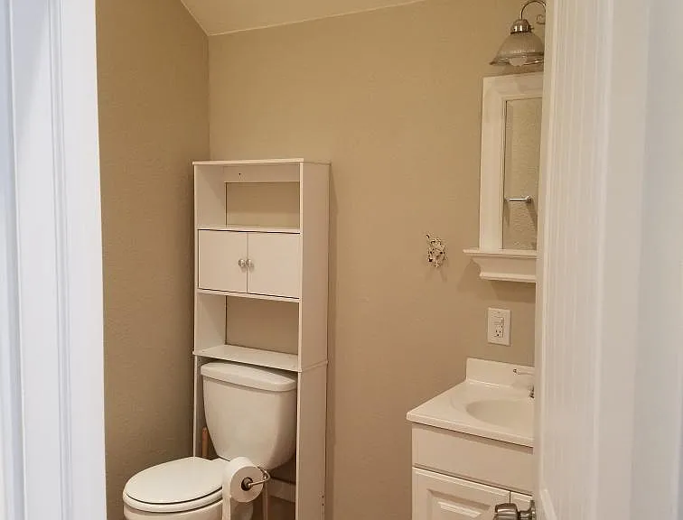 708 E 3rd St — Photo 5