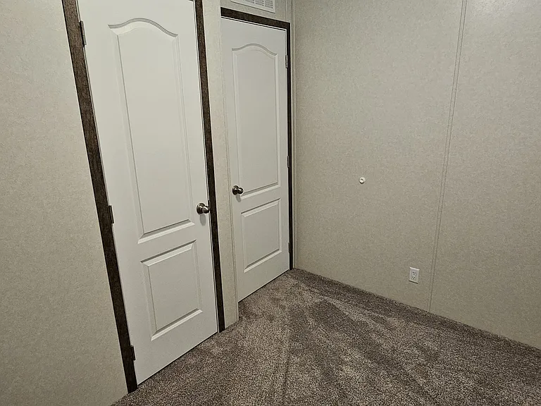 238 Magnolia — Photo 4
