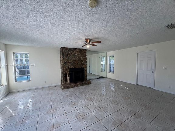 4th image of 11440 NW 39th Pl