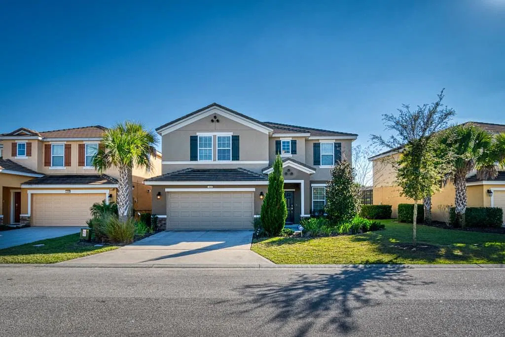 6 bed, 3035 sqft, $3,950 — Photo 1