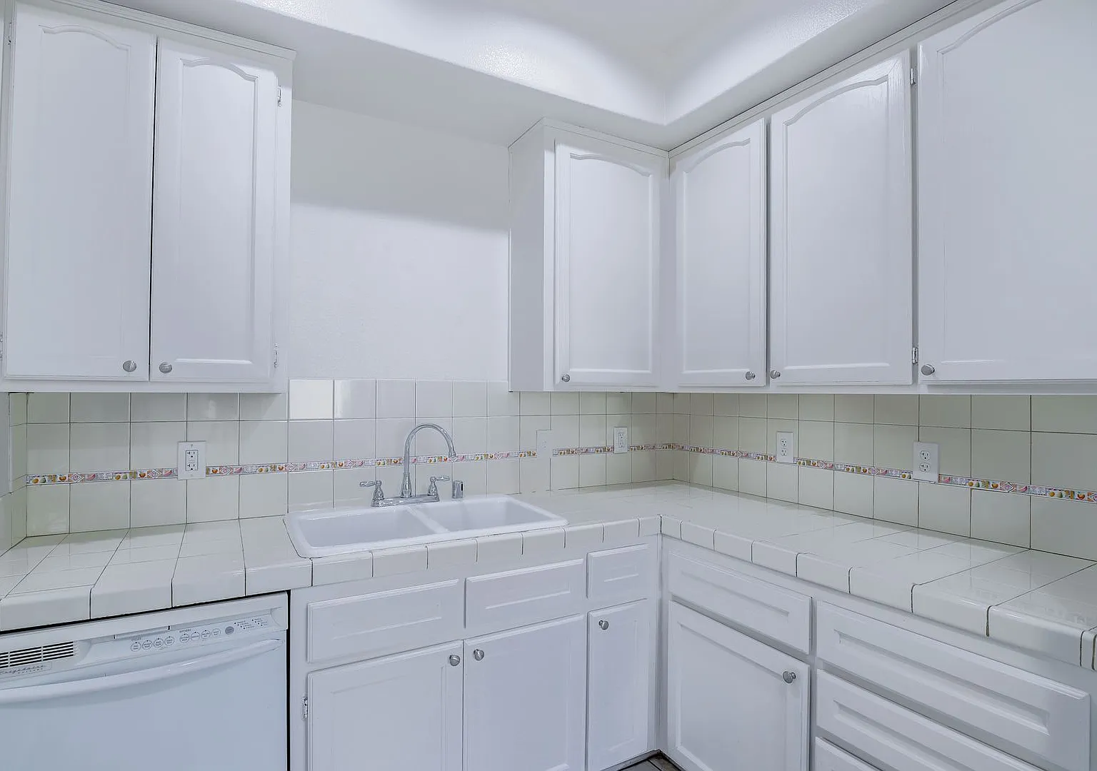 Spacious 3BR/2BA Chula Vista Apartment | Attached Garage + Patio + Pet Friendly! — Photo 2