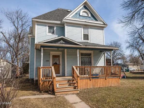 122 4th Ave NE, Mayville, ND 58257
