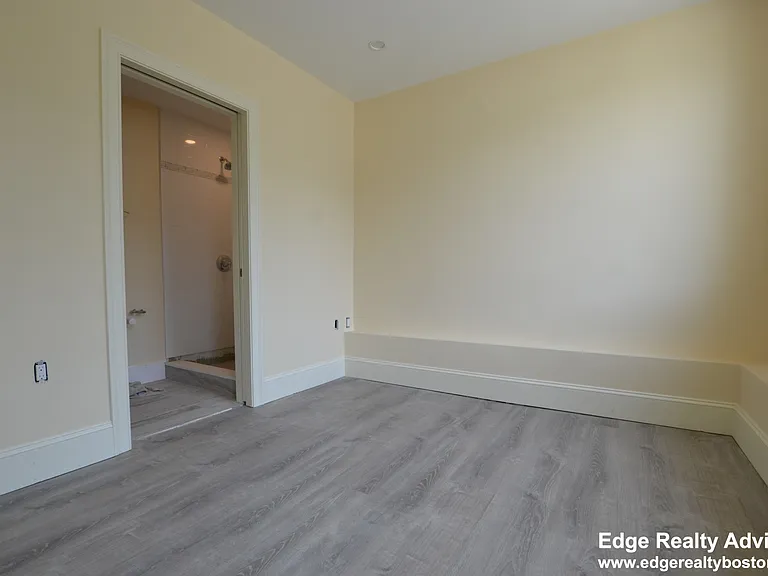 118 Tremont St — Photo 10