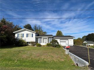 28 Carr St, Belledune, NB E8G1Y6