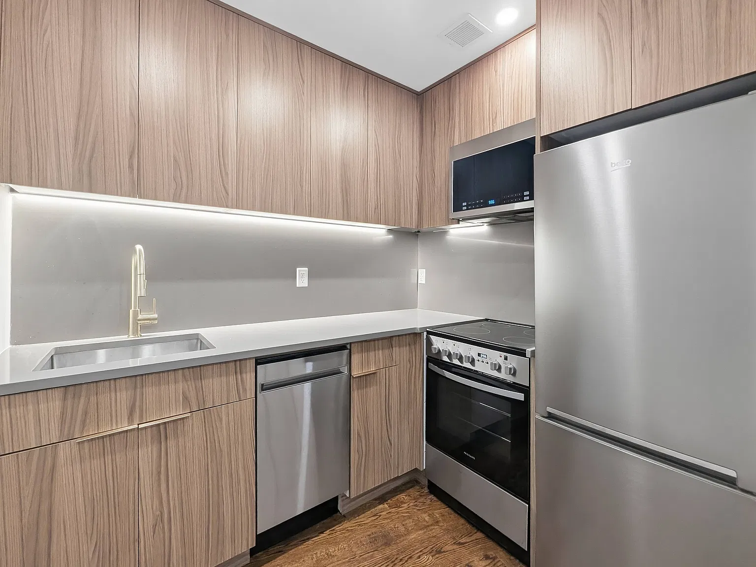 11-24 31st Drive — Photo 3