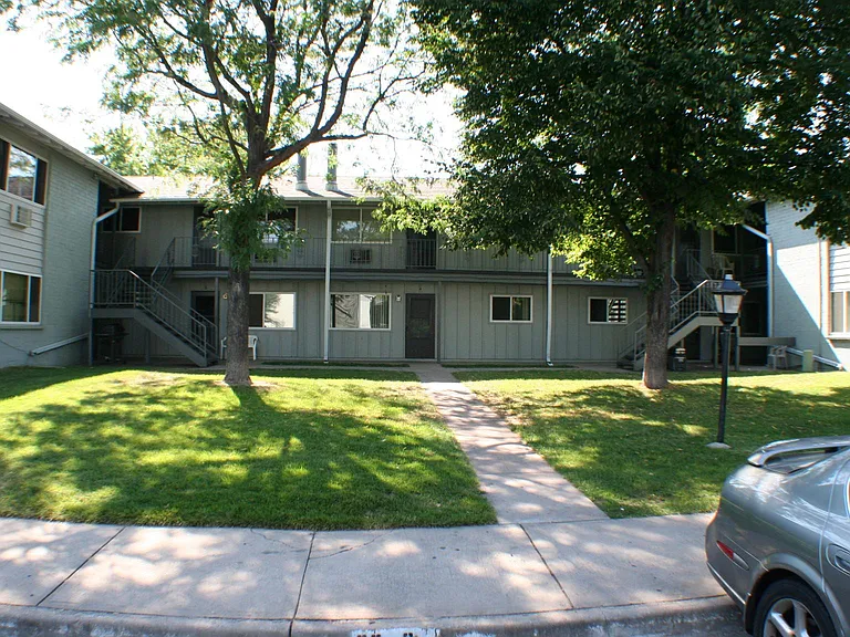 2525 S Sheridan Blvd — Photo 1