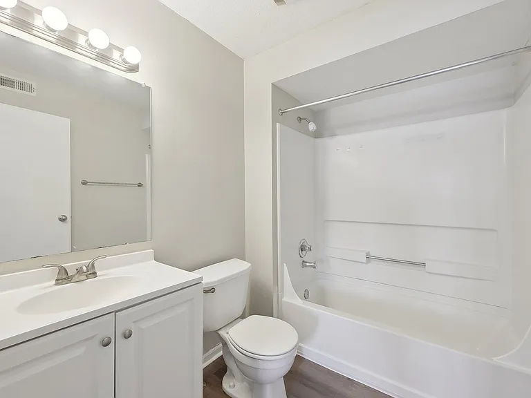 Somerset Place Apartments — Photo 42