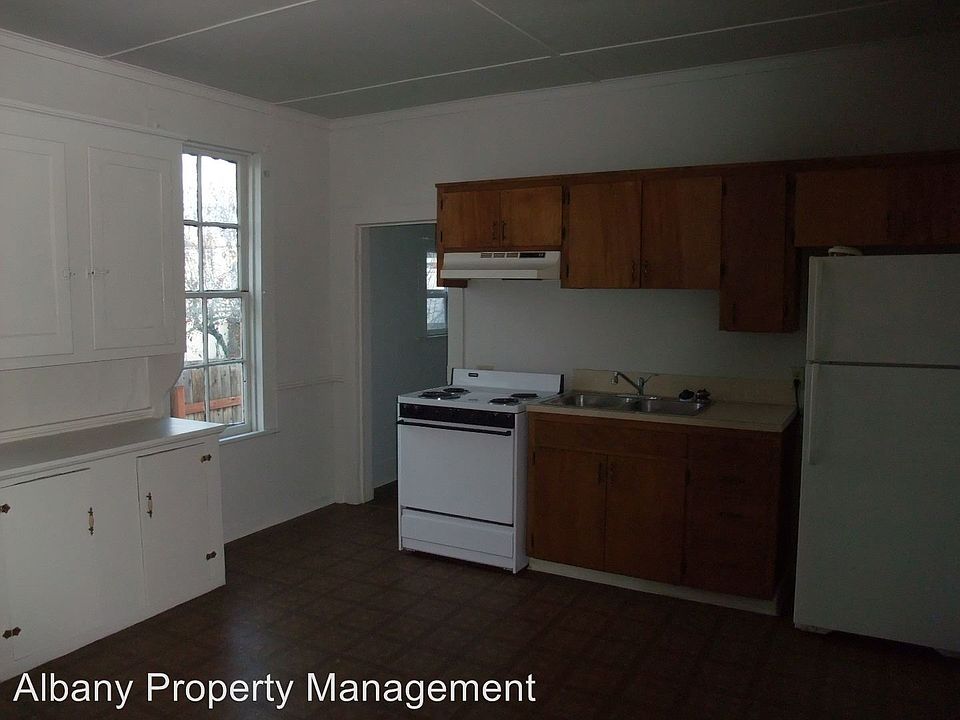 2nd image of 528 2nd Ave SW