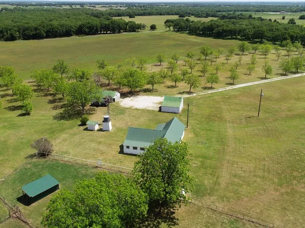 3019 Orchard Rd, Bowie, TX 76230